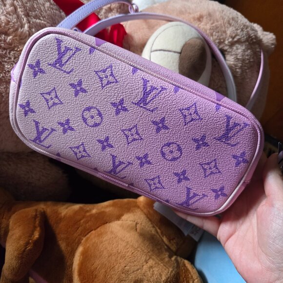 Pristine Louis Vuitton marshmallow sunrise in the city - Picture 2 of 11